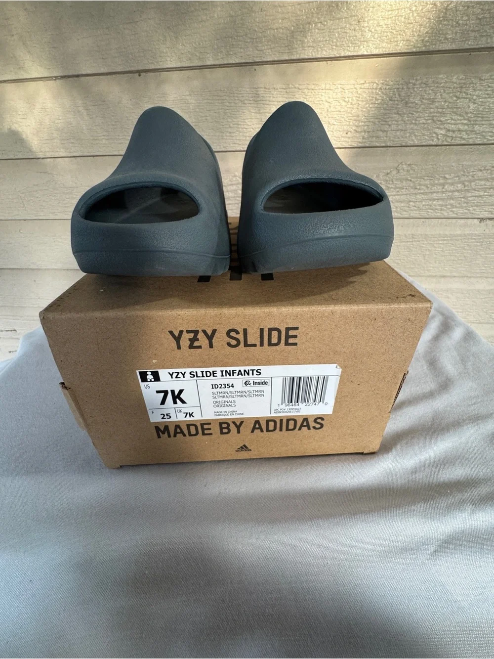Yeezy Slides Infant 7K in box Gray